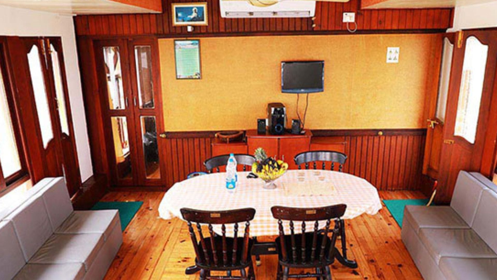 deluxe-hoseboat-alappuzha