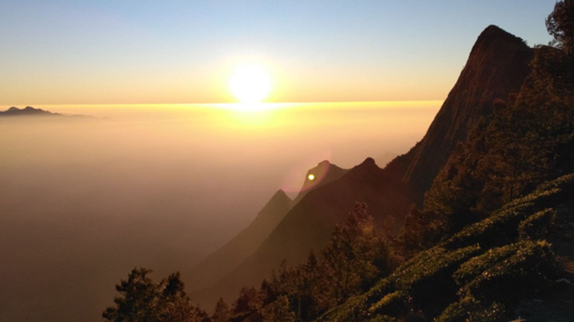 lockhart-munnar-sunset